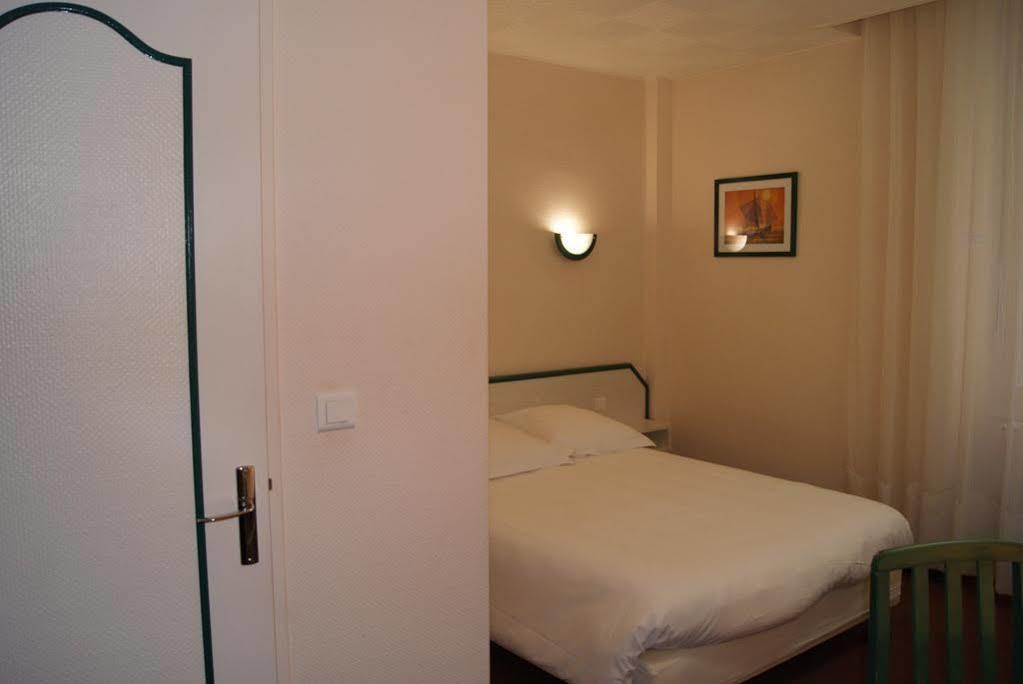 Hotel Suzane Angers Esterno foto